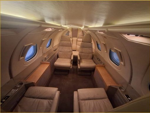 Adquisición del avión — cabina interior