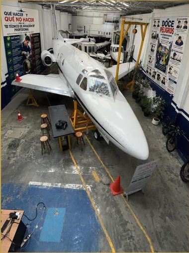 Montaje — trabajo en hangar
